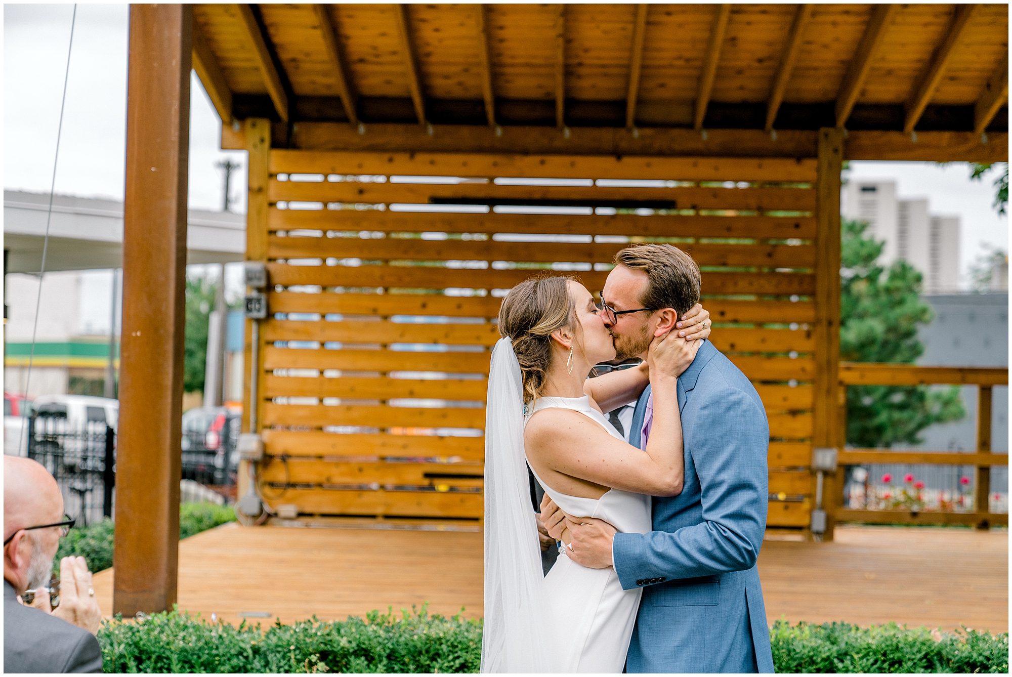tips for outdoor wedding venues in Detroit wedding ceremony with bride and groom kissing