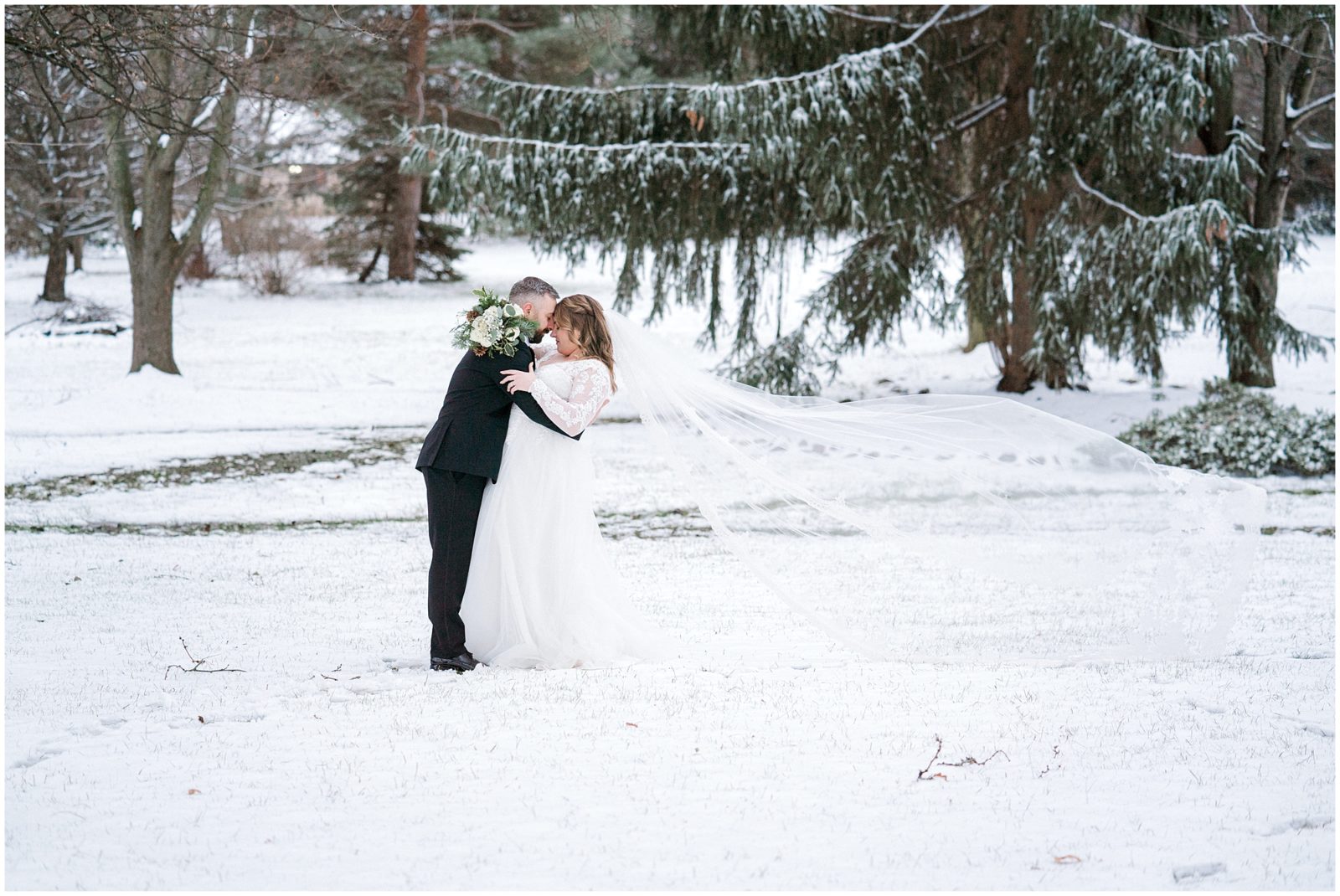 7 Elegant Winter Wedding Ideas - Michigan Wedding Photos