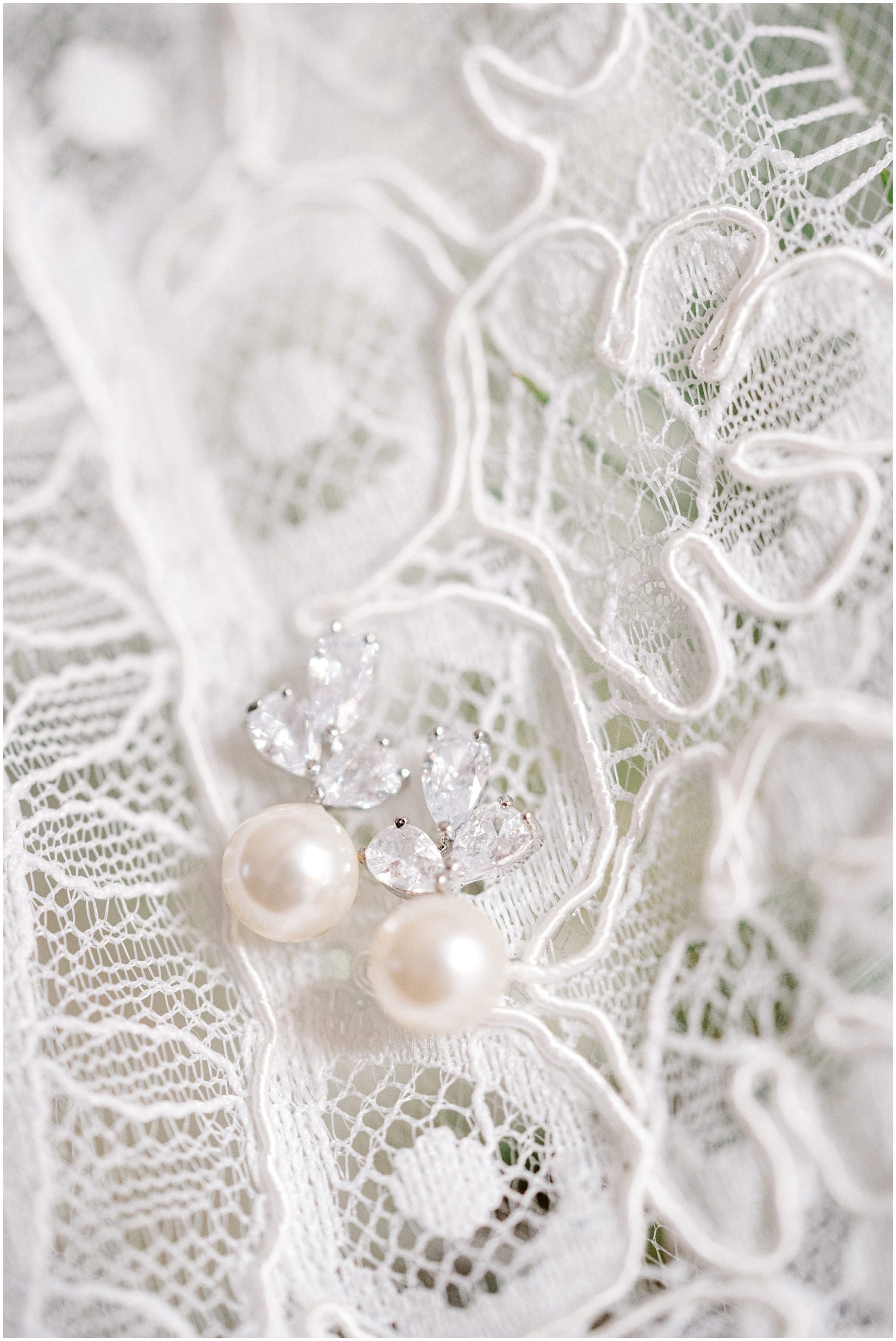 brides pearl earrings with lace veil