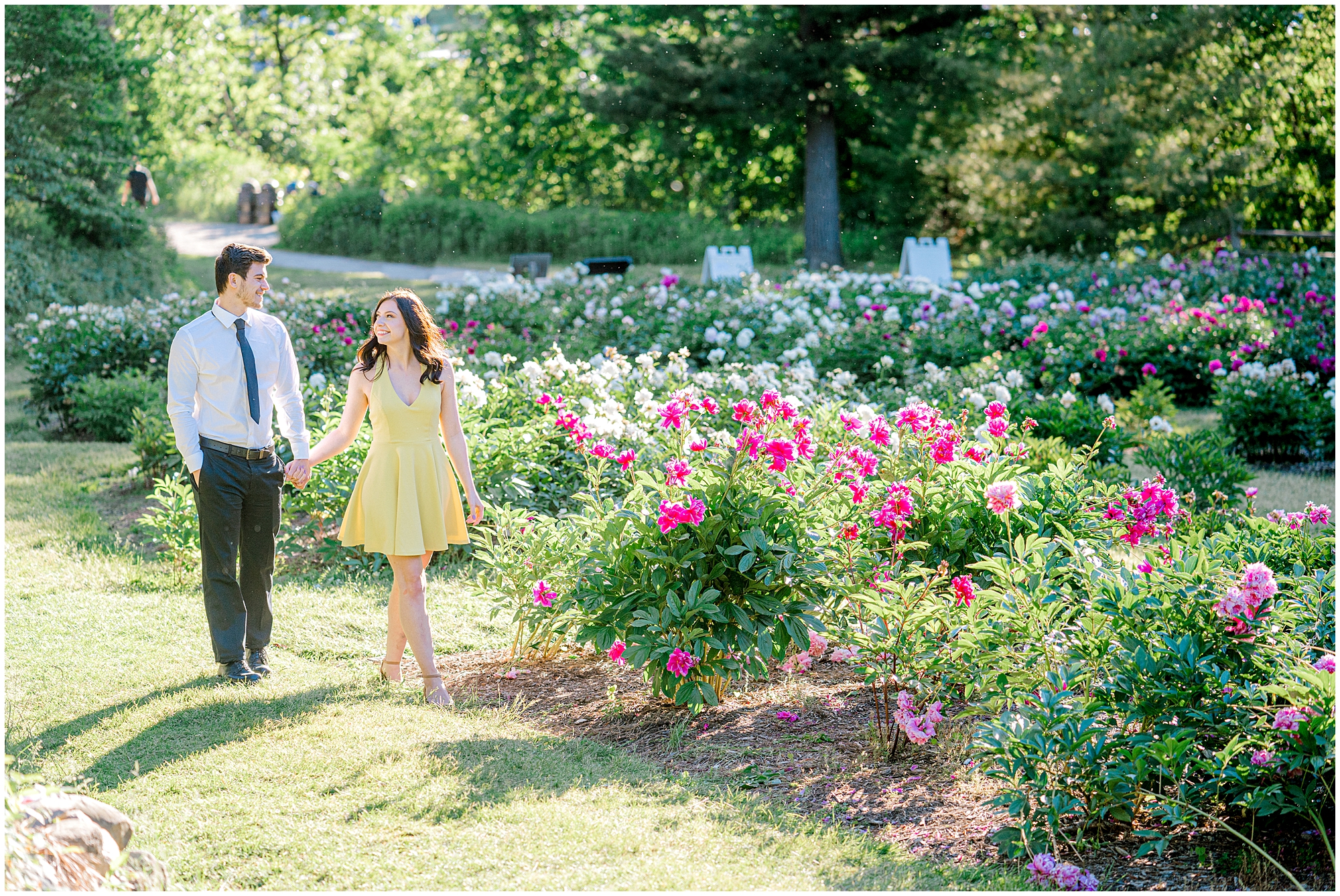 GORGEOUS OUTDOOR ENGAGEMENT PHOTO OUTFIT IDEAS